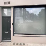 Unique Luxury Home In The Heart Of London. Air Conditioned With Private Garden